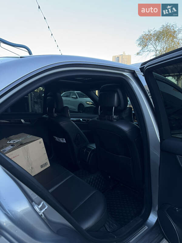 Седан Mercedes-Benz C-Class 2012 в Днепре