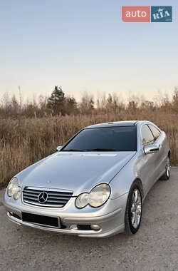 Купе Mercedes-Benz C-Class 2003 в Новояворовске