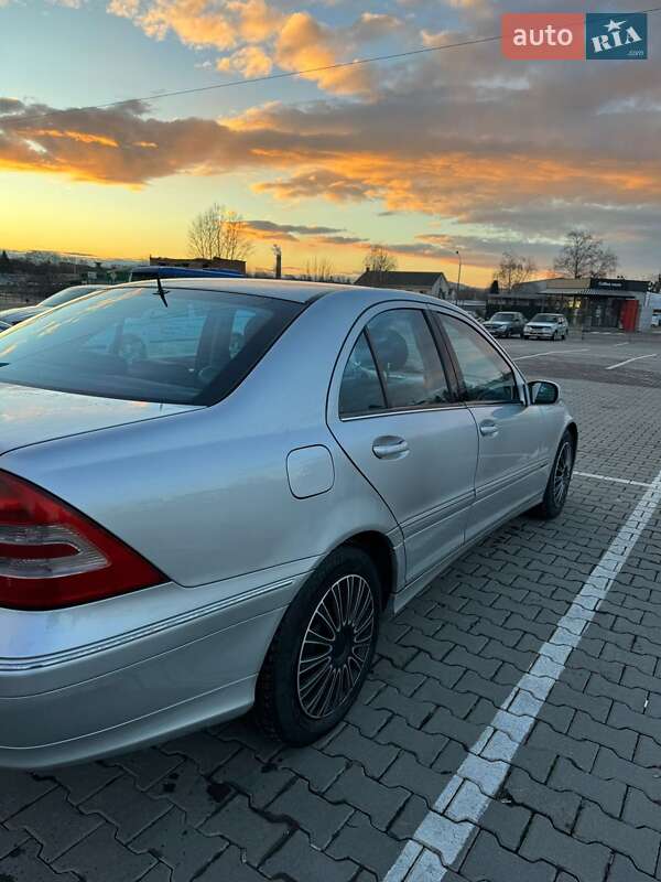 Седан Mercedes-Benz C-Class 2004 в Черновцах фото 5 Седан Mercedes-Benz C-Class 2004 в Черновцах