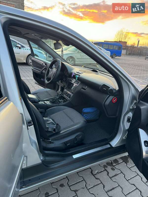 Седан Mercedes-Benz C-Class 2004 в Черновцах фото 14 Седан Mercedes-Benz C-Class 2004 в Черновцах