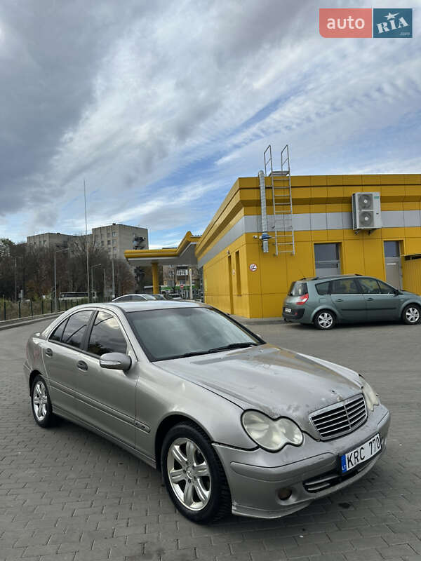 Седан Mercedes-Benz C-Class 2005 в Ровно