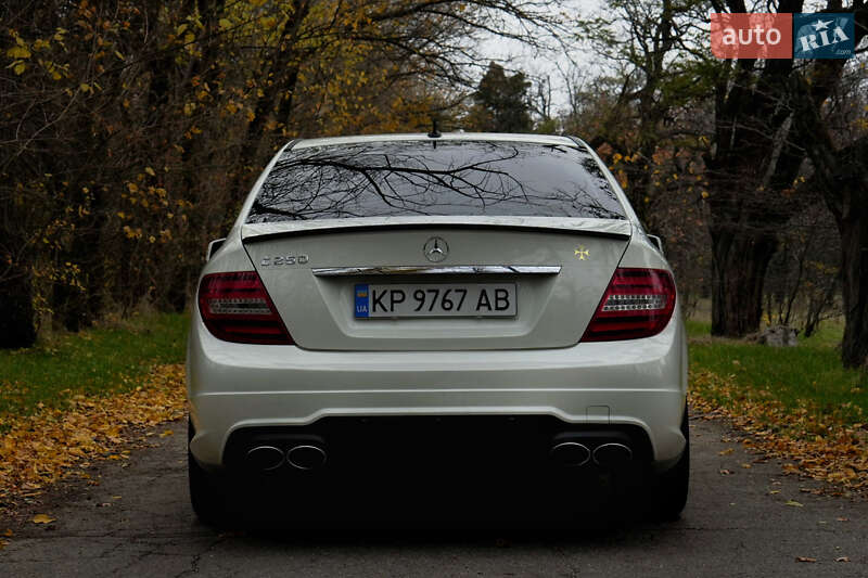 Седан Mercedes-Benz C-Class 2011 в Запорожье