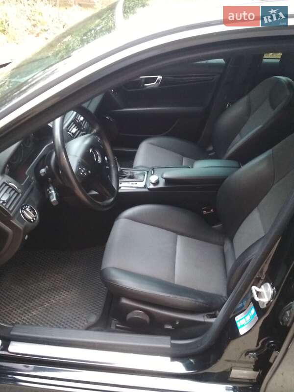 Седан Mercedes-Benz C-Class 2008 в Николаеве