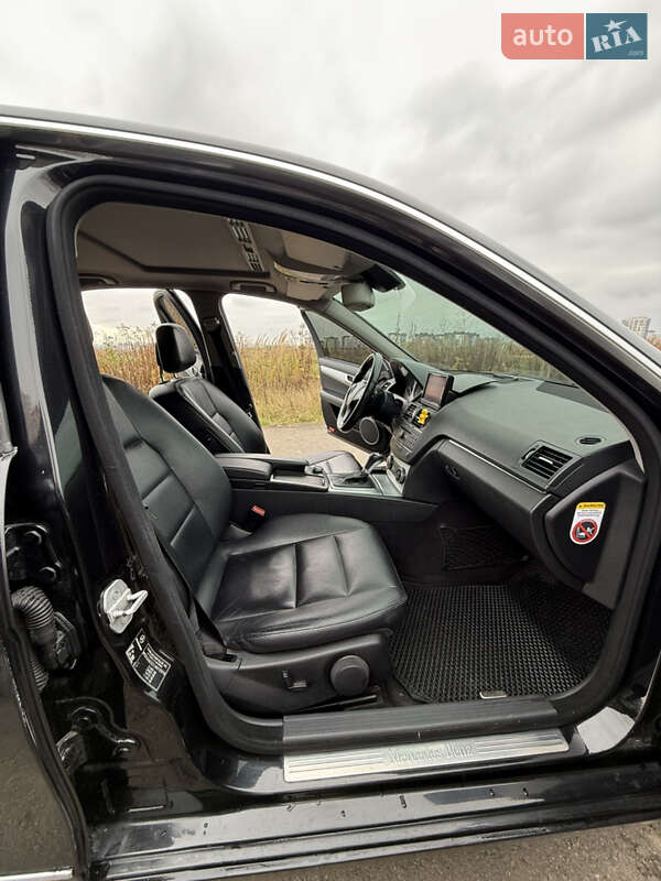 Седан Mercedes-Benz C-Class 2007 в Ровно