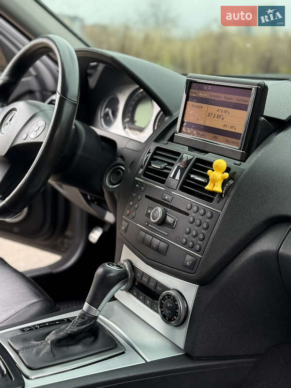 Седан Mercedes-Benz C-Class 2007 в Ровно