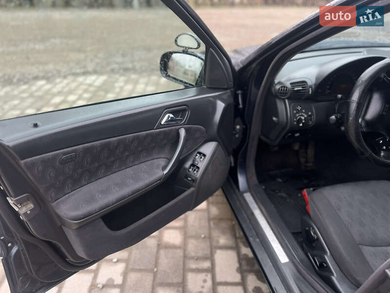 Седан Mercedes-Benz C-Class 2001 в Косові фото 9 Седан Mercedes-Benz C-Class 2001 в Косові
