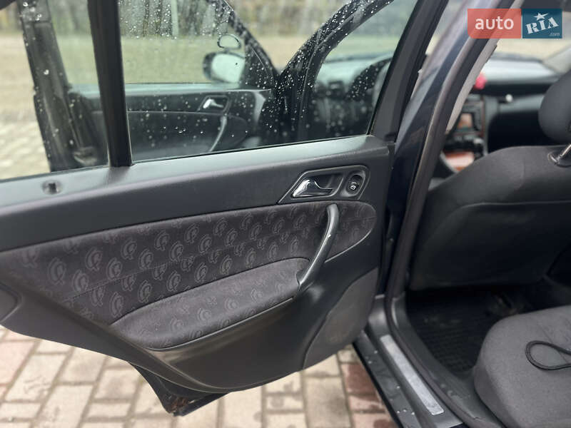 Седан Mercedes-Benz C-Class 2001 в Косові фото 11 Седан Mercedes-Benz C-Class 2001 в Косові