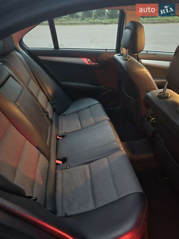 Седан Mercedes-Benz C-Class 2010 в Бердичеві