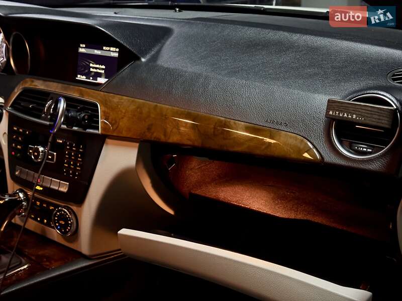 Седан Mercedes-Benz C-Class 2012 в Киеве фото 25 Седан Mercedes-Benz C-Class 2012 в Киеве