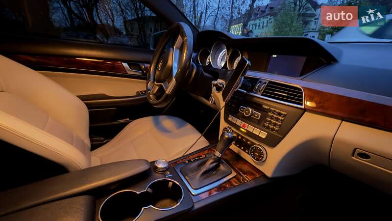 Седан Mercedes-Benz C-Class 2012 в Киеве фото 21 Седан Mercedes-Benz C-Class 2012 в Киеве