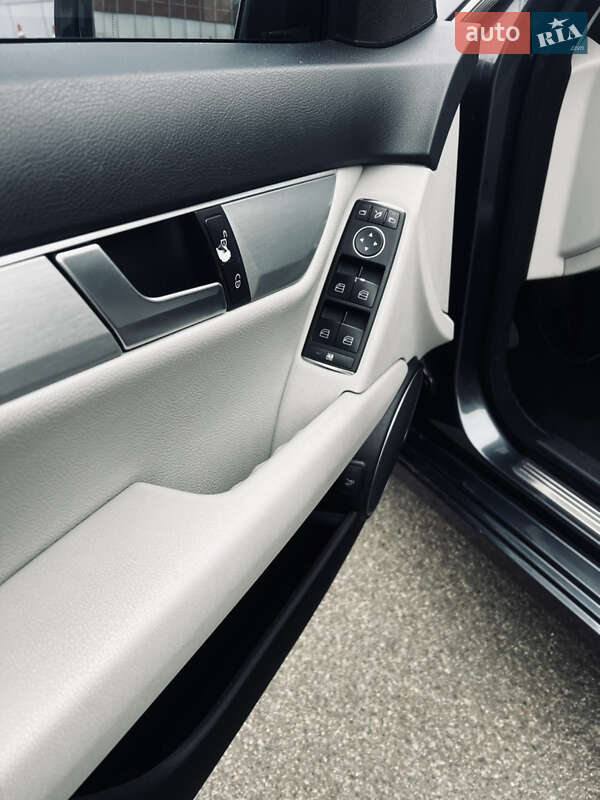 Седан Mercedes-Benz C-Class 2013 в Києві