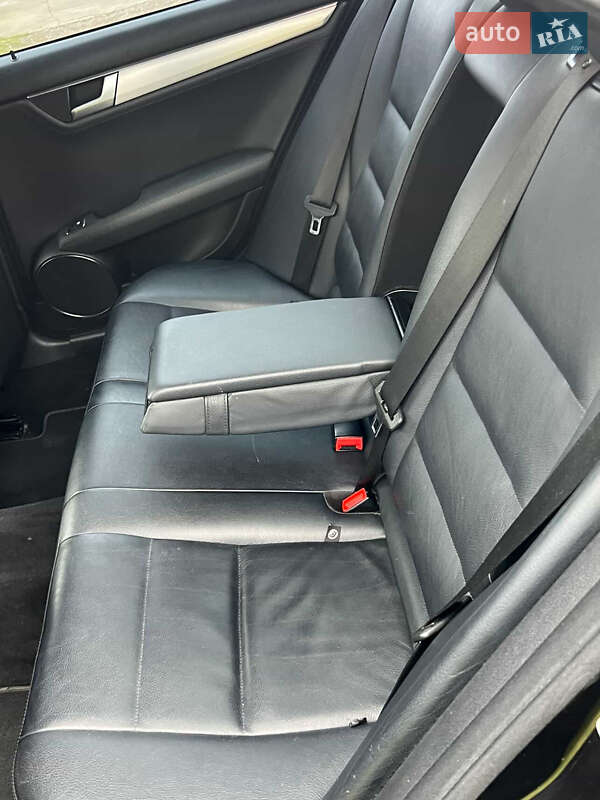 Седан Mercedes-Benz C-Class 2011 в Старих Бросківцях фото 16 Седан Mercedes-Benz C-Class 2011 в Старих Бросківцях
