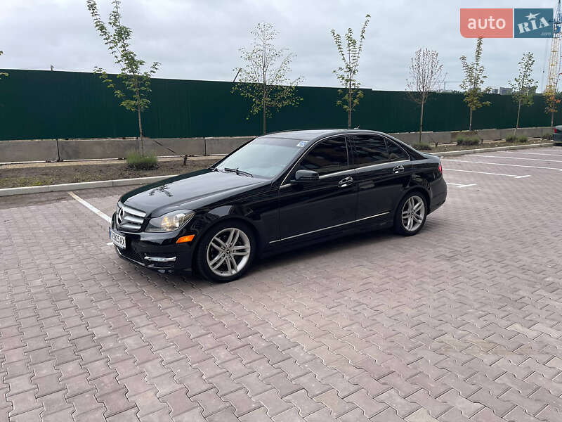 Седан Mercedes-Benz C-Class 2011 в Києві