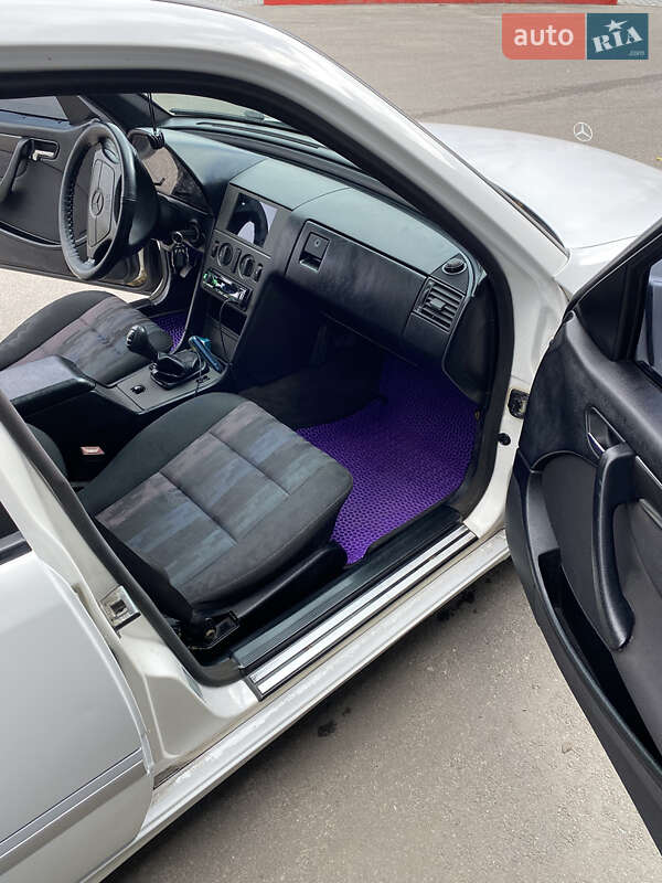 Седан Mercedes-Benz C-Class 1993 в Полтаві