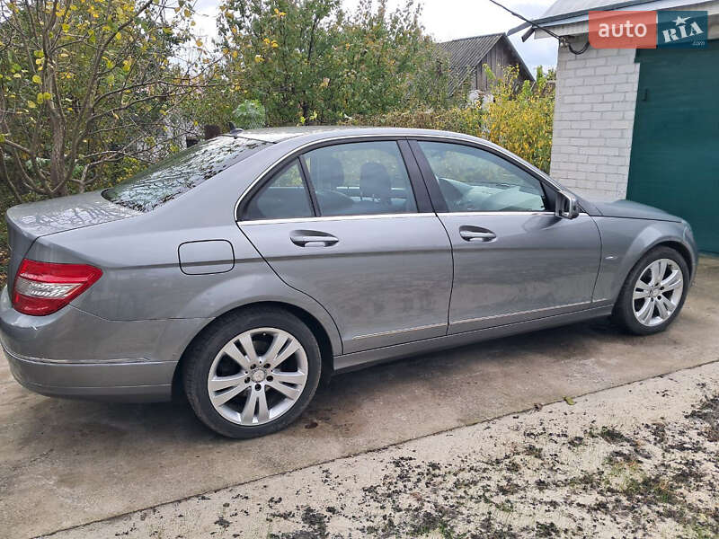 Седан Mercedes-Benz C-Class 2010 в Черкассах