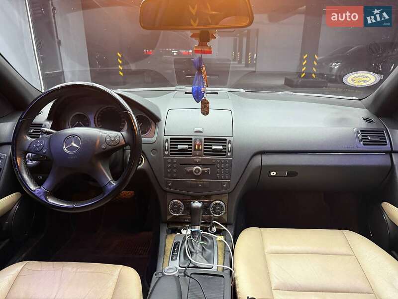Седан Mercedes-Benz C-Class 2007 в Чернівцях