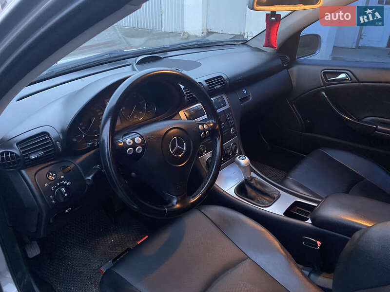 Купе Mercedes-Benz C-Class 2005 в Тростянце