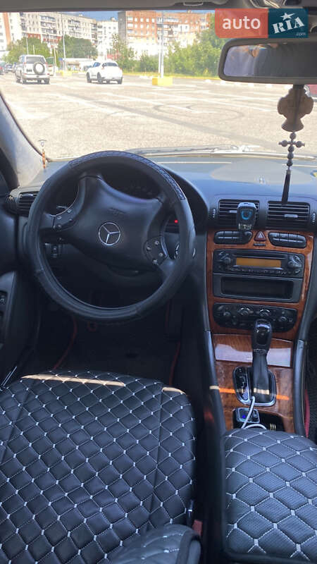 Седан Mercedes-Benz C-Class 2003 в Чернівцях