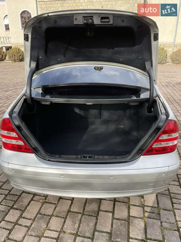 Седан Mercedes-Benz C-Class 2004 в Надвірній