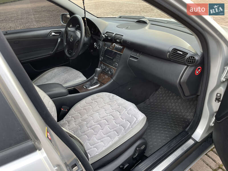 Седан Mercedes-Benz C-Class 2004 в Надвірній