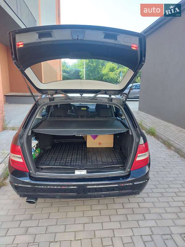 Універсал Mercedes-Benz C-Class 2011 в Львові