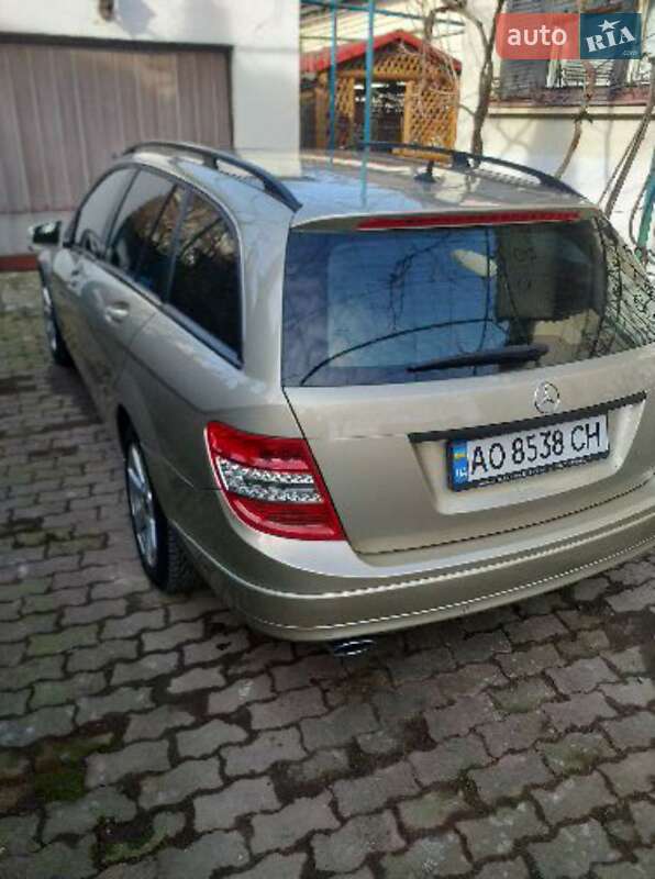 Універсал Mercedes-Benz C-Class 2009 в Ужгороді