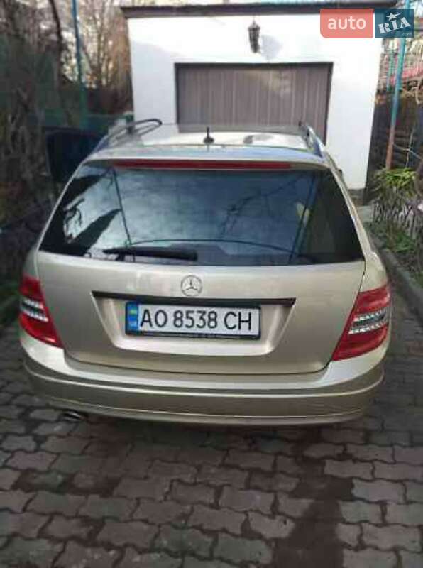 Універсал Mercedes-Benz C-Class 2009 в Ужгороді