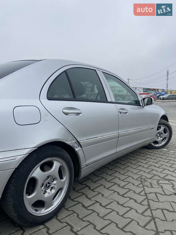 Седан Mercedes-Benz C-Class 2002 в Кіцмані