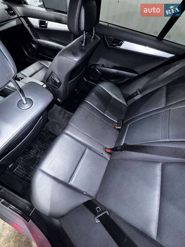 Седан Mercedes-Benz C-Class 2007 в Киеве фото 31 Седан Mercedes-Benz C-Class 2007 в Киеве