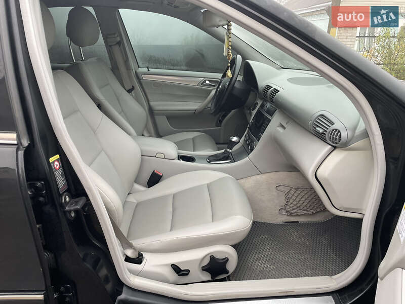 Седан Mercedes-Benz C-Class 2004 в Умані