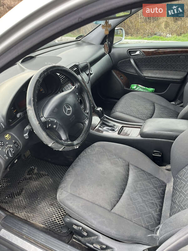 Універсал Mercedes-Benz C-Class 2003 в Чернівцях