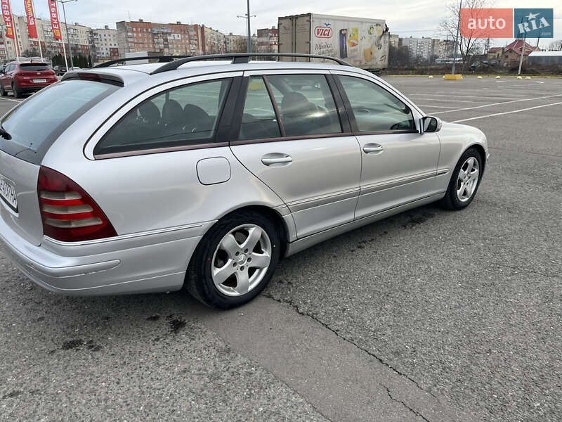 Універсал Mercedes-Benz C-Class 2003 в Чернівцях