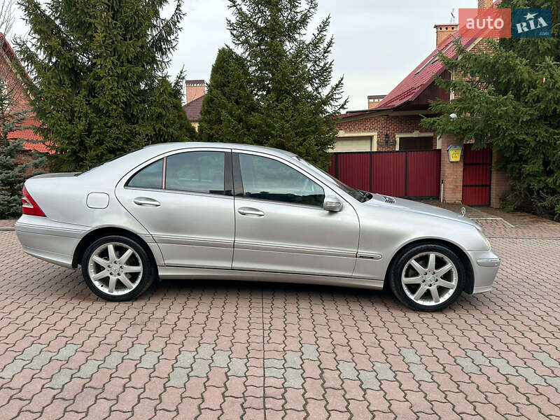 Седан Mercedes-Benz C-Class 2004 в Черновцах