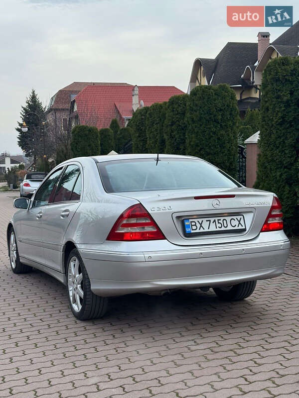 Седан Mercedes-Benz C-Class 2004 в Черновцах