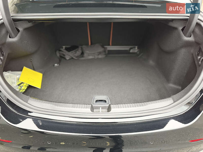 Седан Mercedes-Benz C-Class 2023 в Киеве