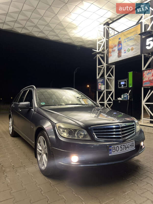 Универсал Mercedes-Benz C-Class 2010 в Тернополе