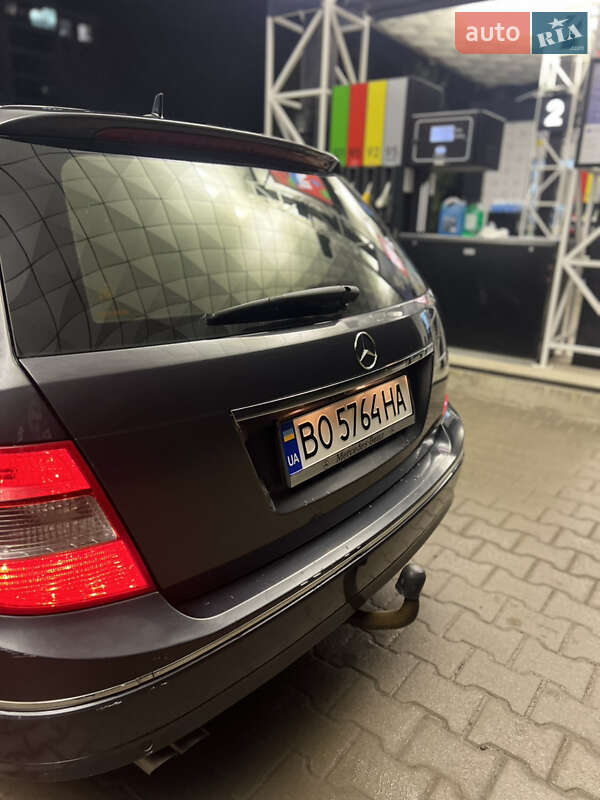 Универсал Mercedes-Benz C-Class 2010 в Тернополе