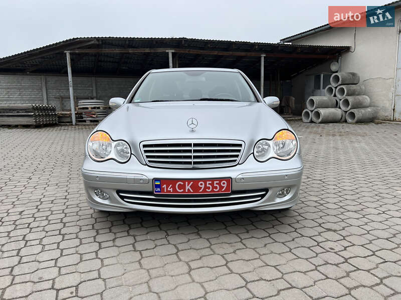 Mercedes-Benz C-Class 2005