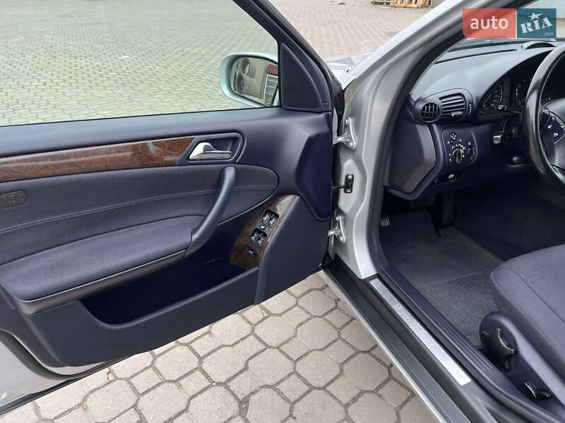 Седан Mercedes-Benz C-Class 2005 в Надвірній