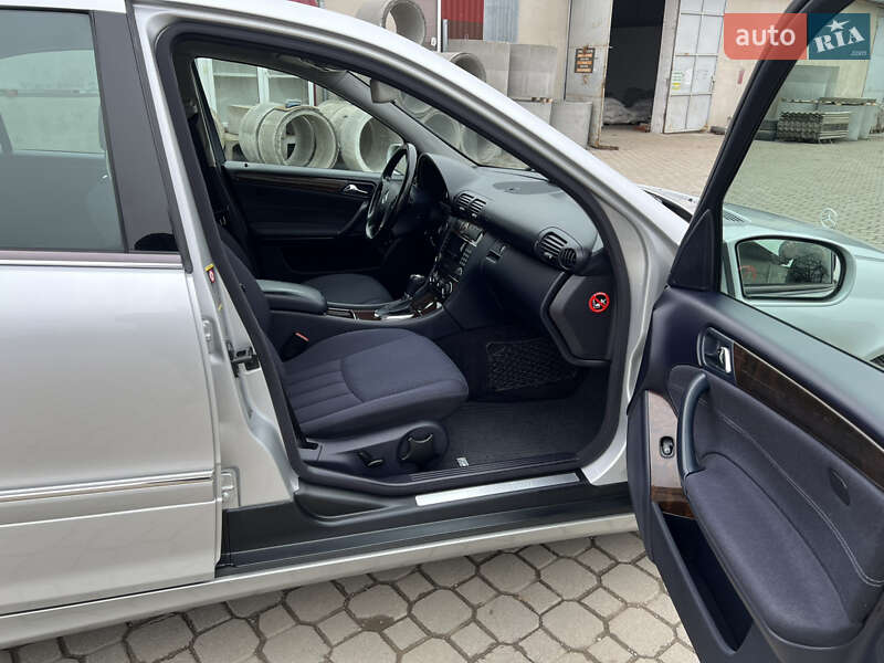 Седан Mercedes-Benz C-Class 2005 в Надвірній