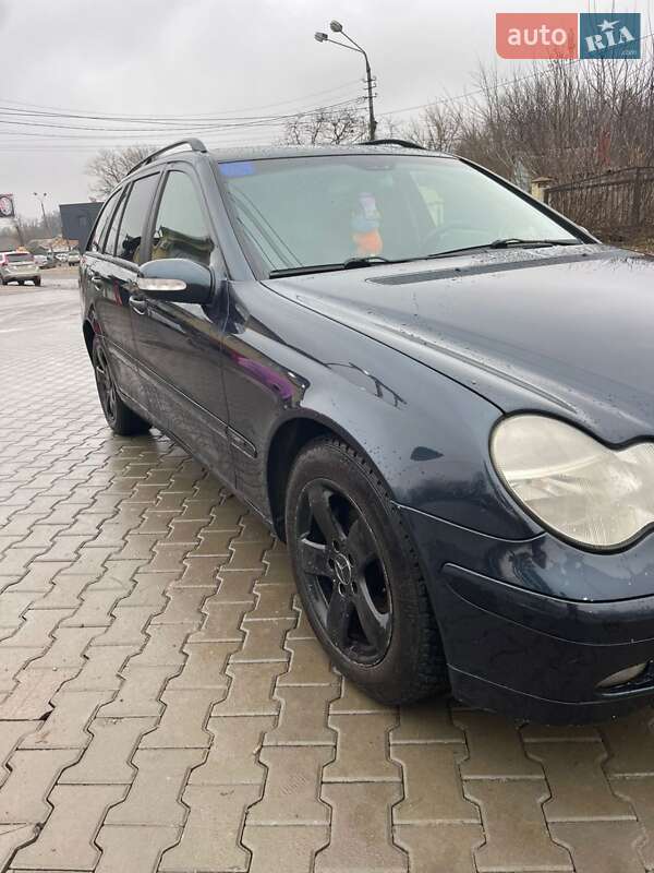 Універсал Mercedes-Benz C-Class 2003 в Чернівцях
