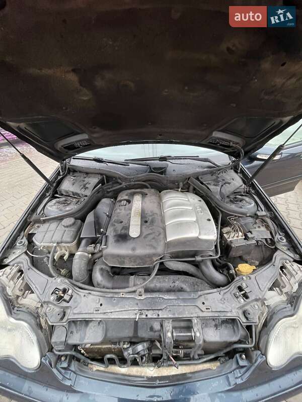 Універсал Mercedes-Benz C-Class 2003 в Чернівцях