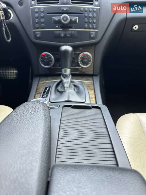 Седан Mercedes-Benz C-Class 2007 в Николаеве