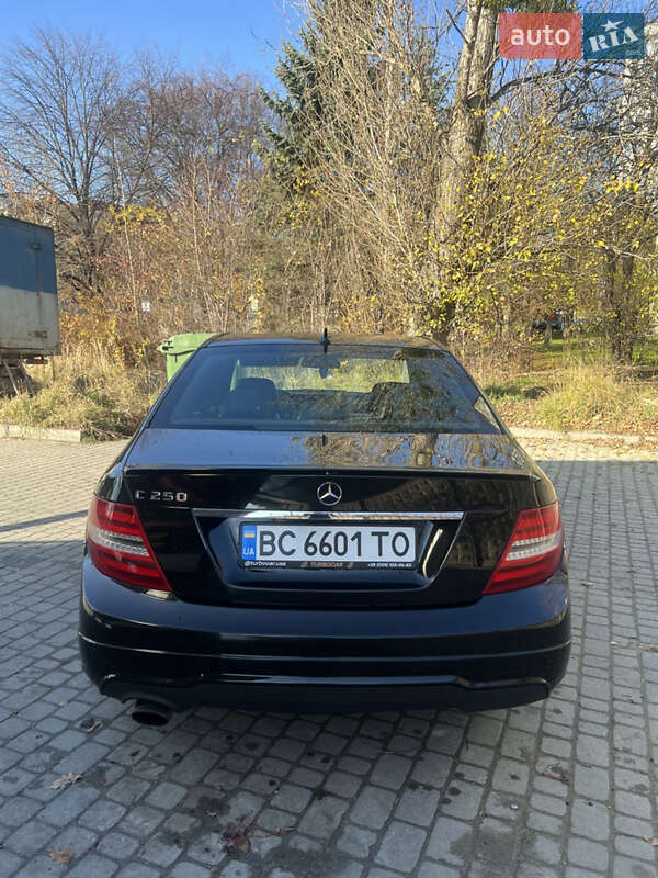 Седан Mercedes-Benz C-Class 2012 в Львове