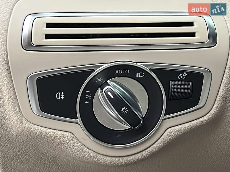 Седан Mercedes-Benz C-Class 2020 в Киеве