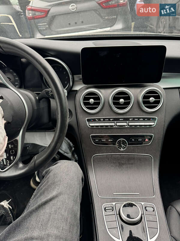 Седан Mercedes-Benz C-Class 2019 в Львові