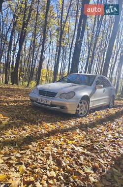 Седан Mercedes-Benz C-Class 2002 в Чернівцях