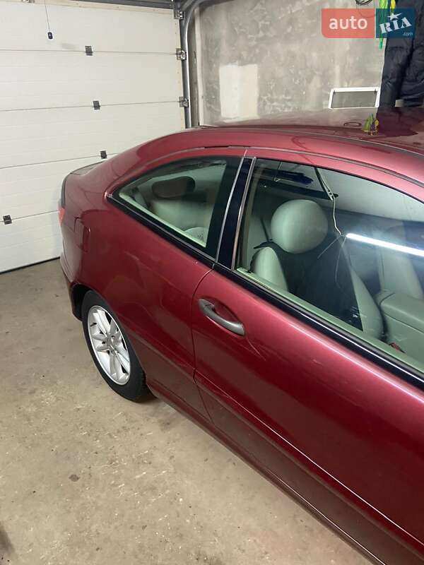 Купе Mercedes-Benz C-Class 2002 в Южном фото 8 Купе Mercedes-Benz C-Class 2002 в Южном