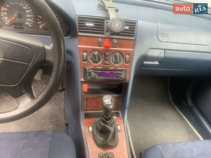 Седан Mercedes-Benz C-Class 1997 в Красном