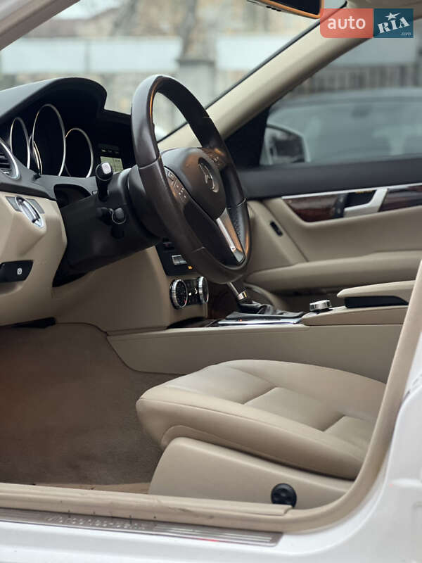 Седан Mercedes-Benz C-Class 2013 в Одесі фото 19 Седан Mercedes-Benz C-Class 2013 в Одесі